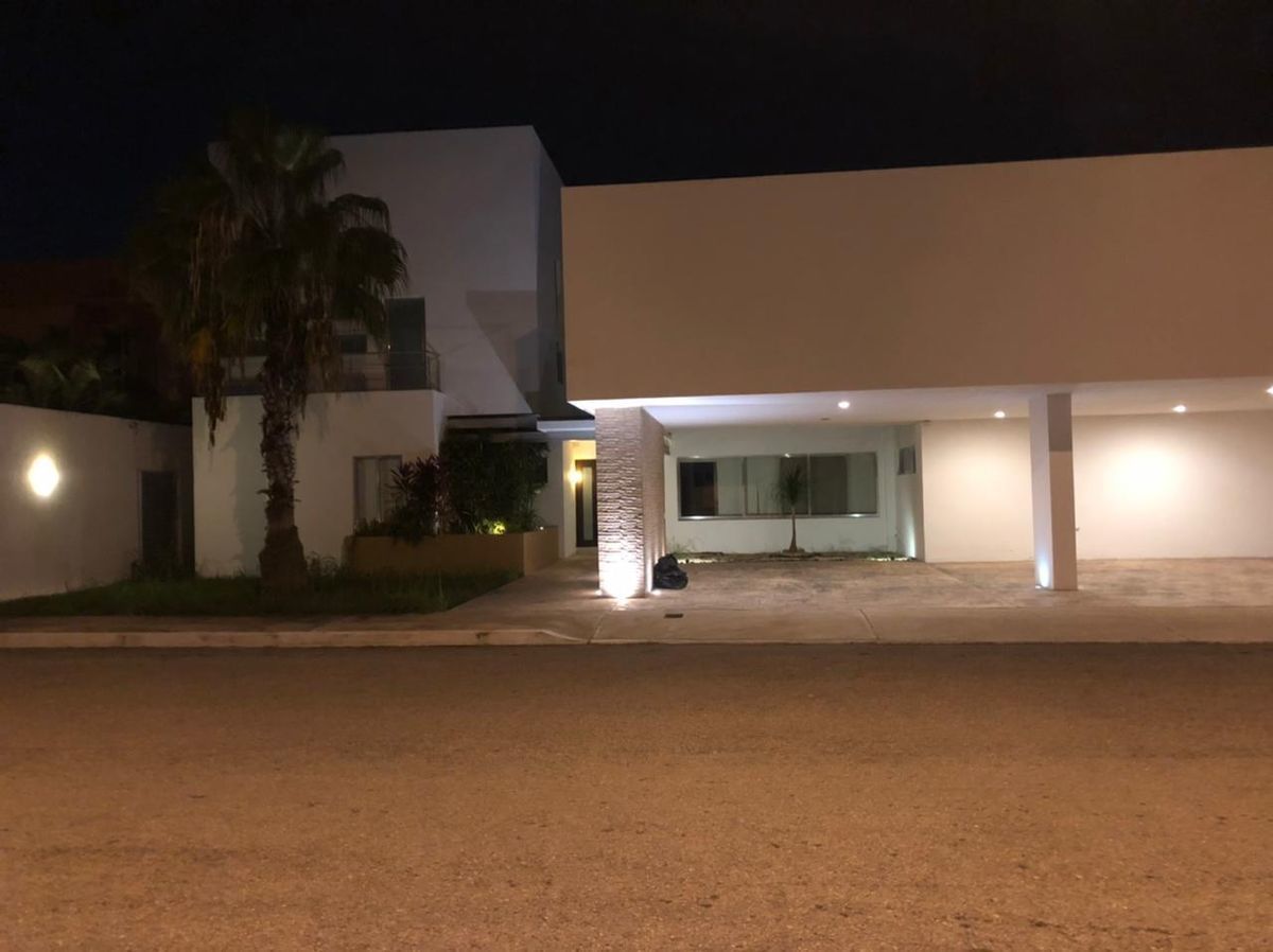 1 de 35: Fachada Principal