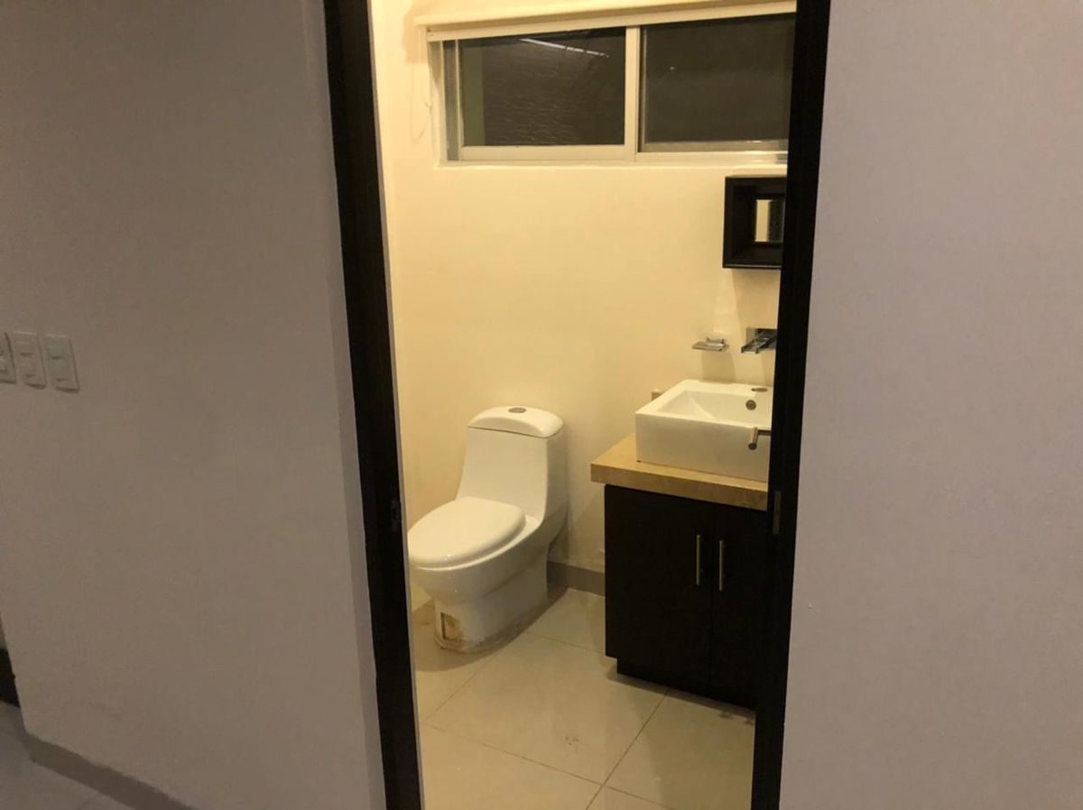 5 de 35: Medio Baño