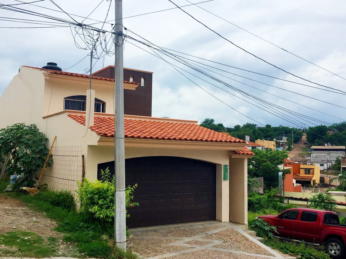 Casa en Venta en Loma Linda 4 Recámaras 5 Baños