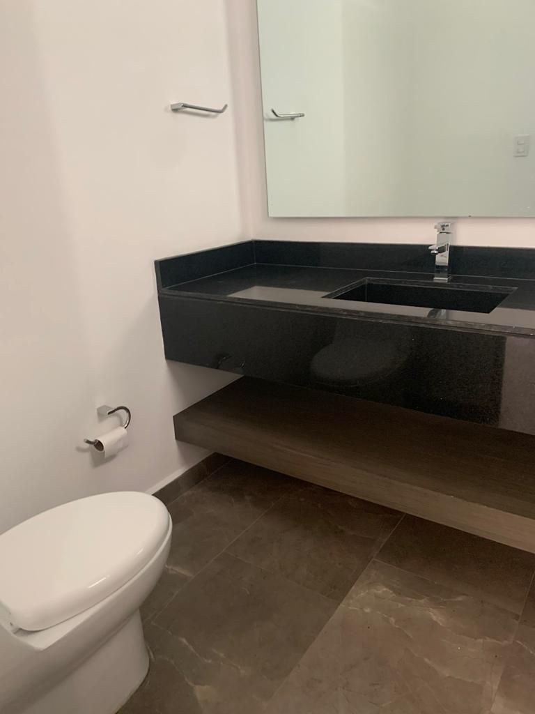 18 de 24: baño de visitas