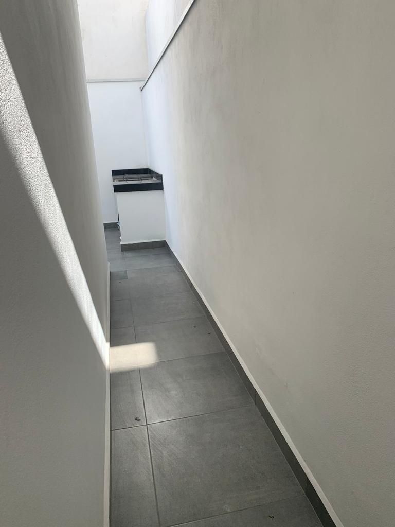 22 de 24: pasillo lateral