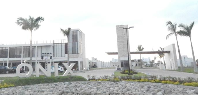 2 de 35: Fachada Fraccionamiento