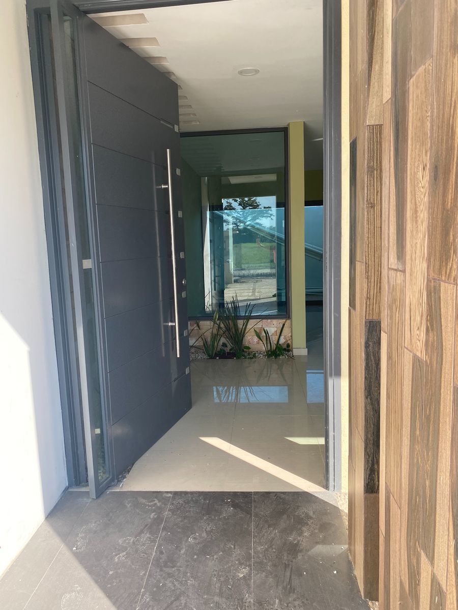 8 de 35: Entrada Casa