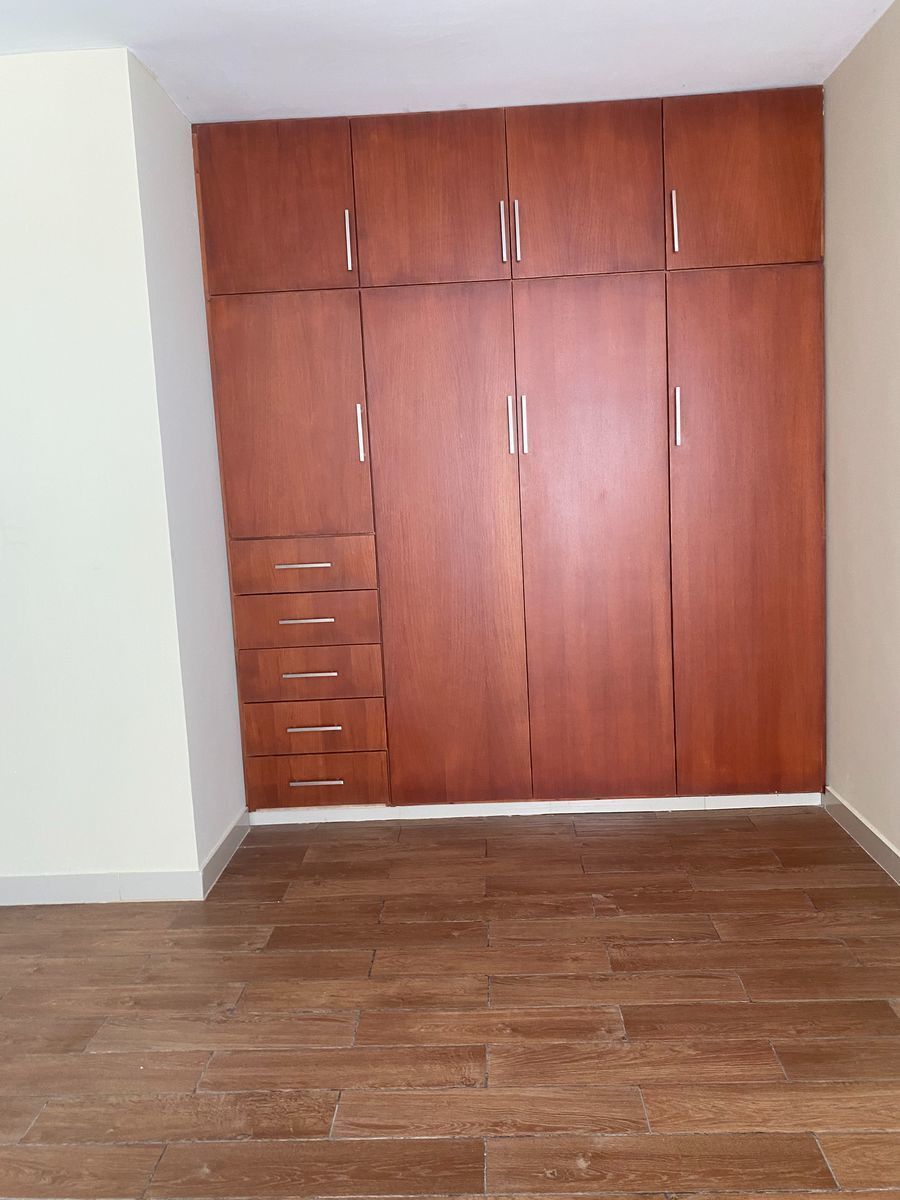 17 de 29: Closet recámara principal