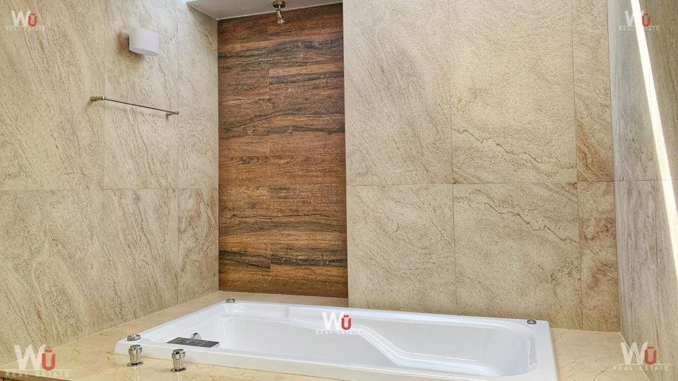 19 de 24: jacuzzi  habitación principal