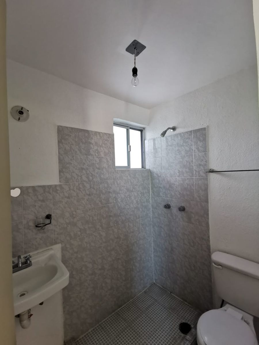 Baño Completo de Habitaciones Secundarias, foto 16 de 18