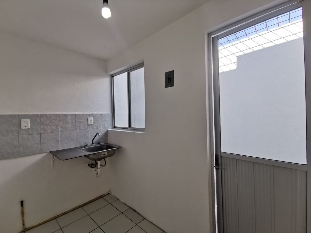 Cocina y Acceso a Área de Lavado, foto 11 de 18