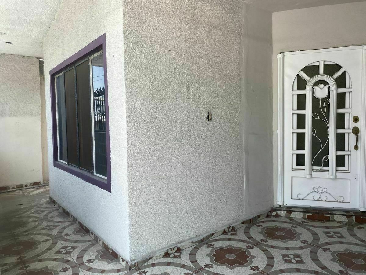 2 de 35: Vista del frente de la casa.
