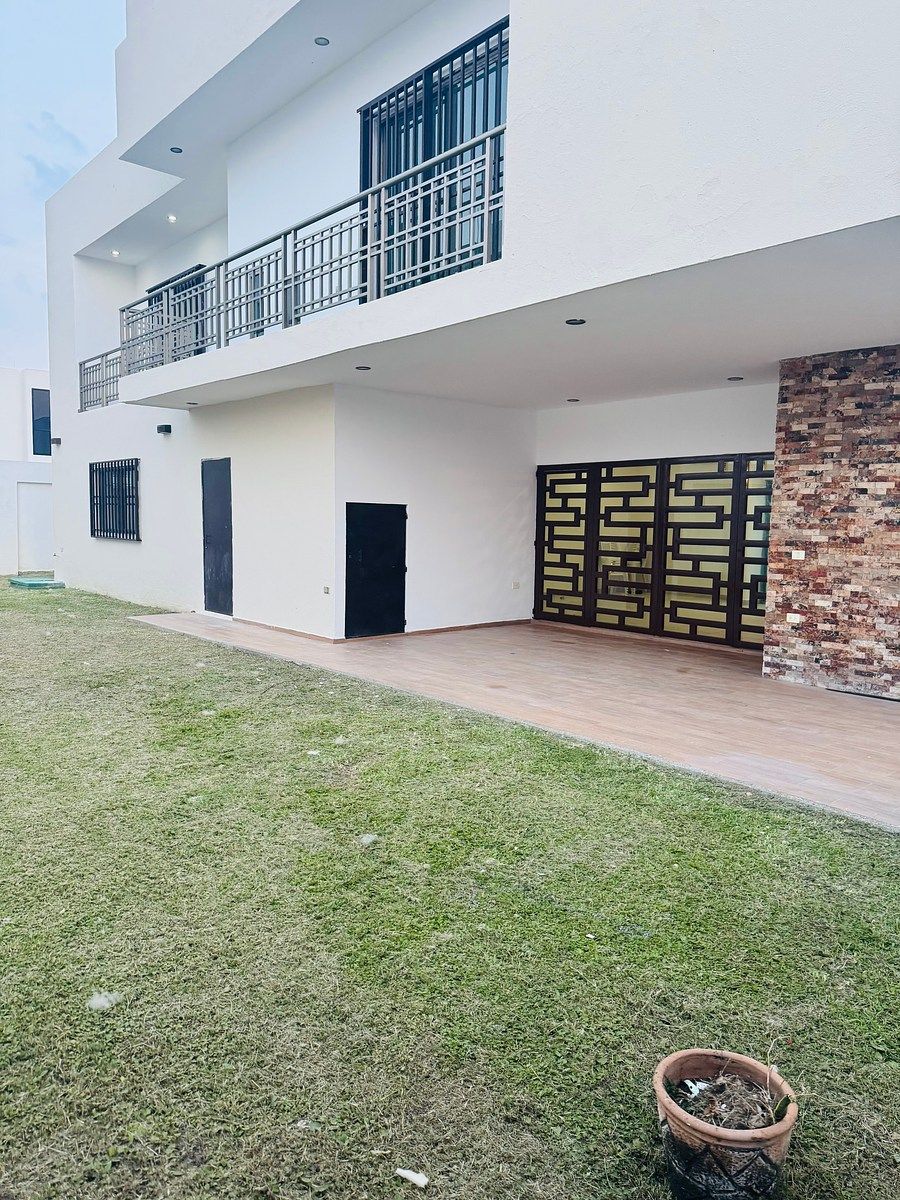 17 de 20: TERRAZA CON JARDÍN