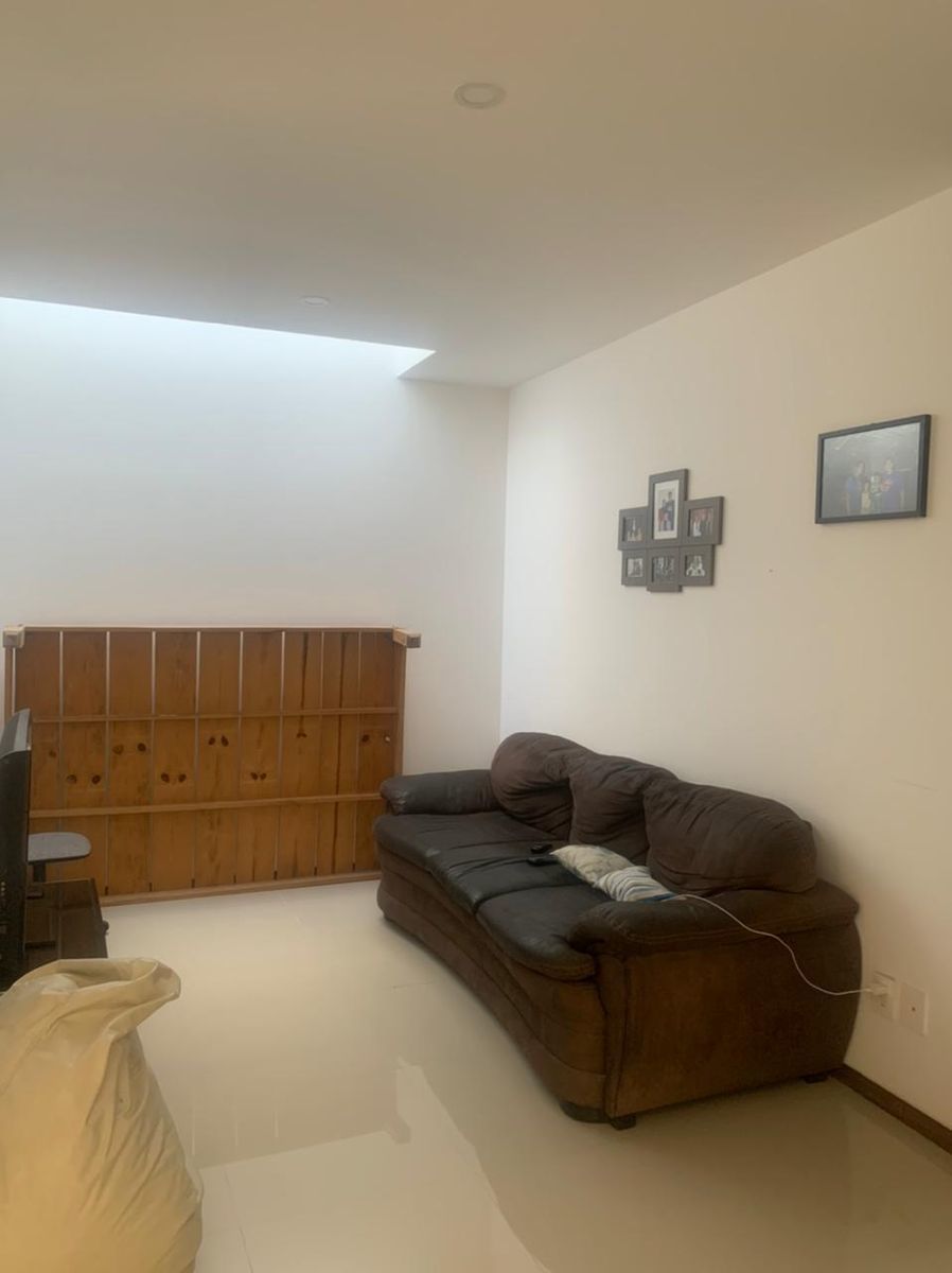 11 de 14: AREA DE TV