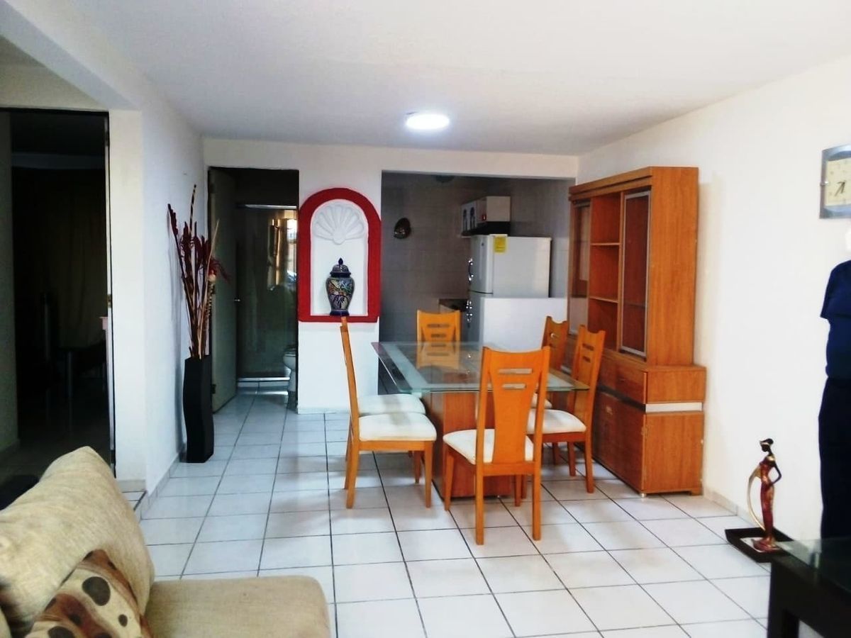 2 de 17: Sala / Comedor
