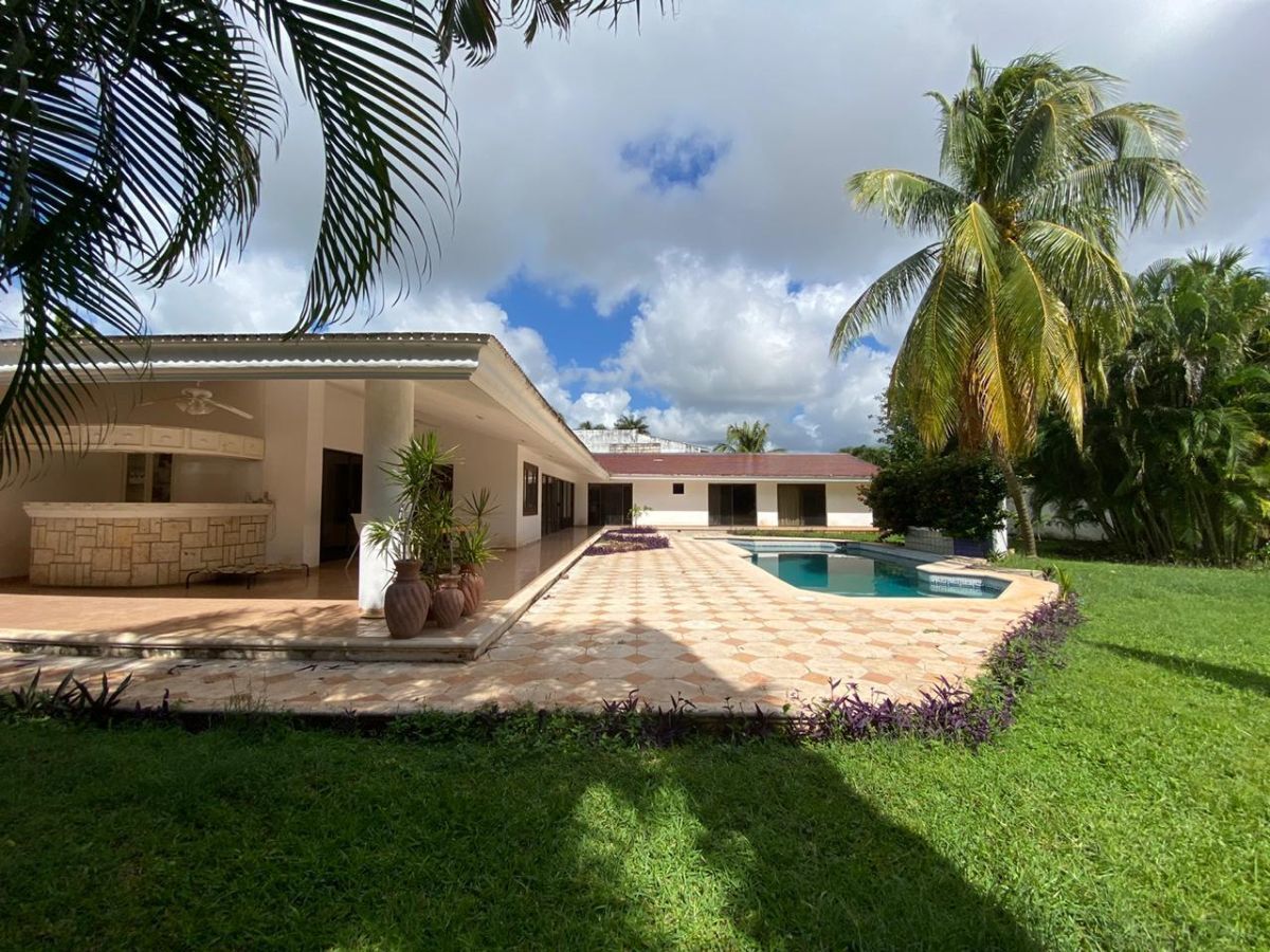 Casa de 1 Piso, 5 Habitaciones y Piscina en Fraccionamiento Montecristo,  Mérida