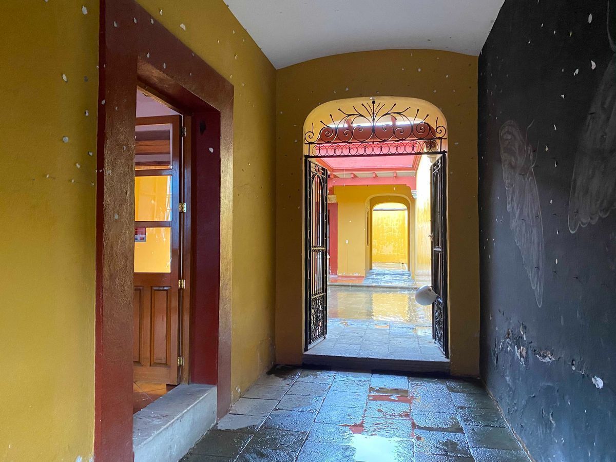 4 de 26: Vestíbulo con vista a dos patios 