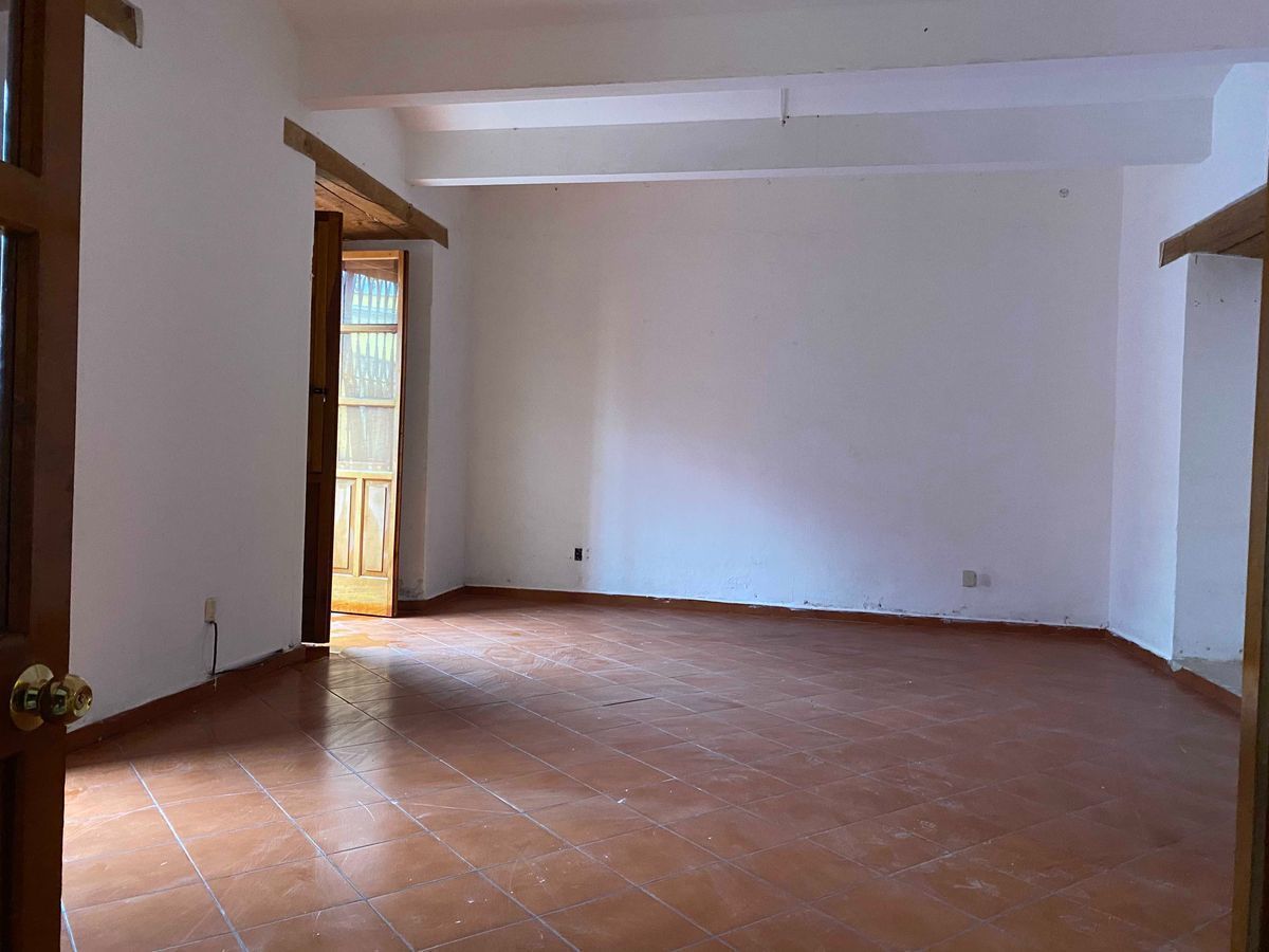 5 de 26: Sala comedor con dos balcones hacia la calle Reforma