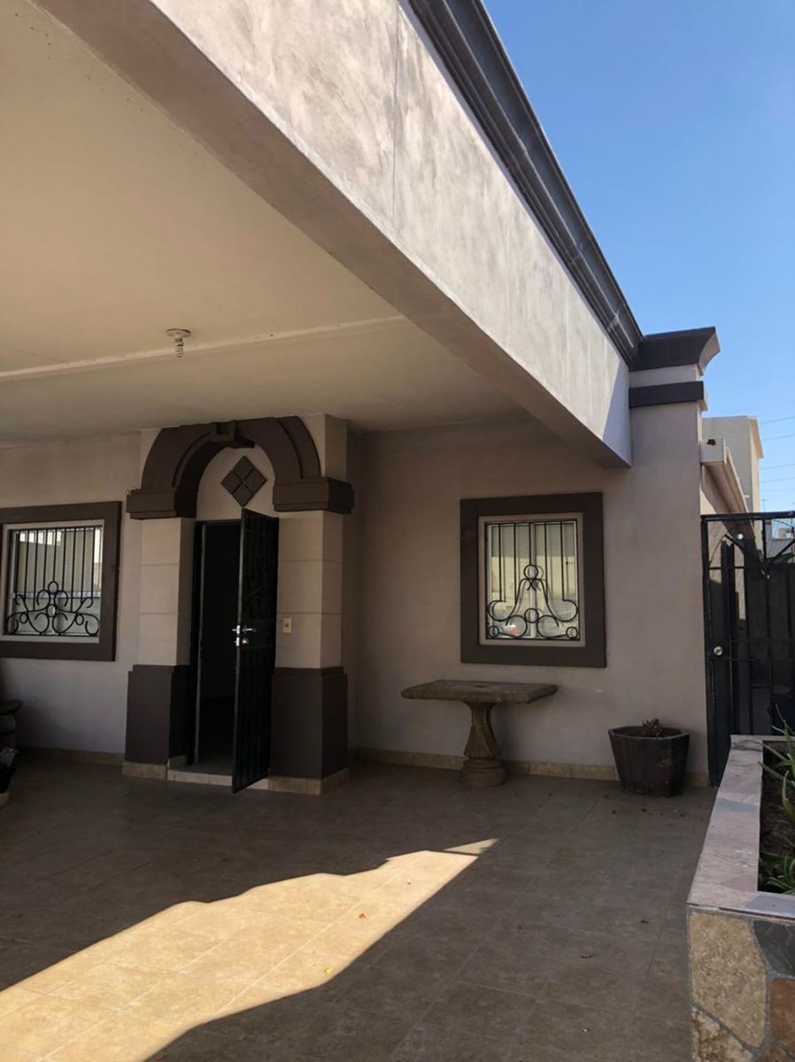 2 de 20: Puerta principal