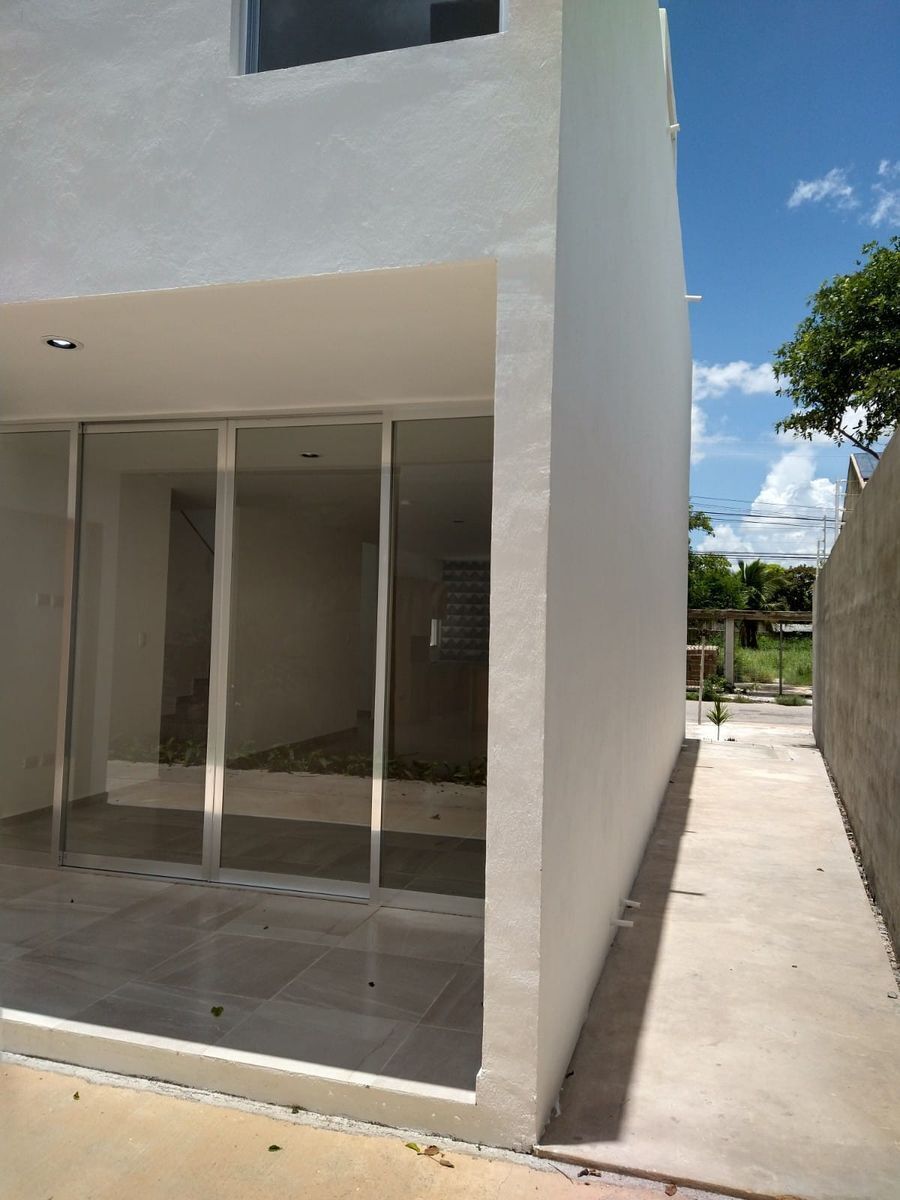 41 de 46: Pasillo de servicio casa en venta San Pedro Uxmal, Mérida