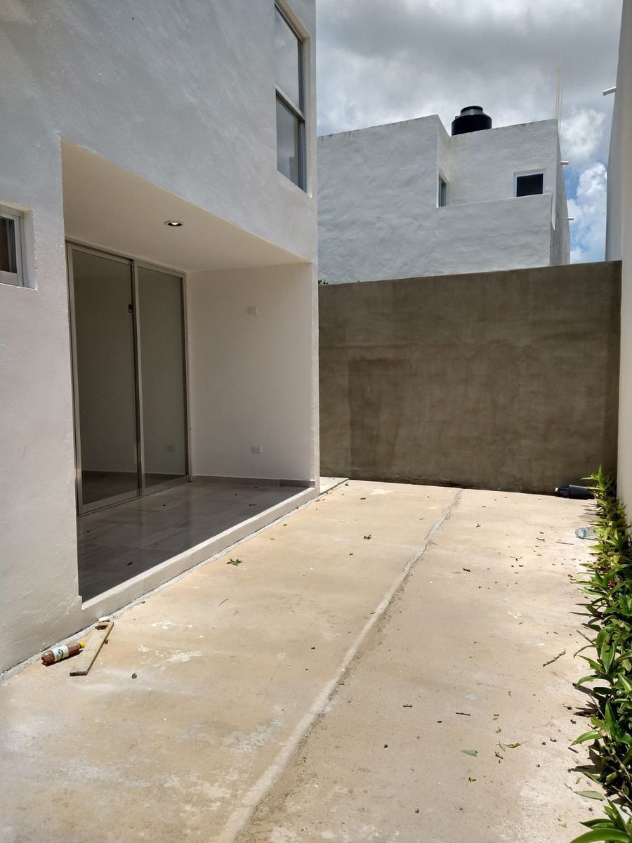 23 de 46: Terraza trasera casa en venta San Pedro Uxmal, Mérida