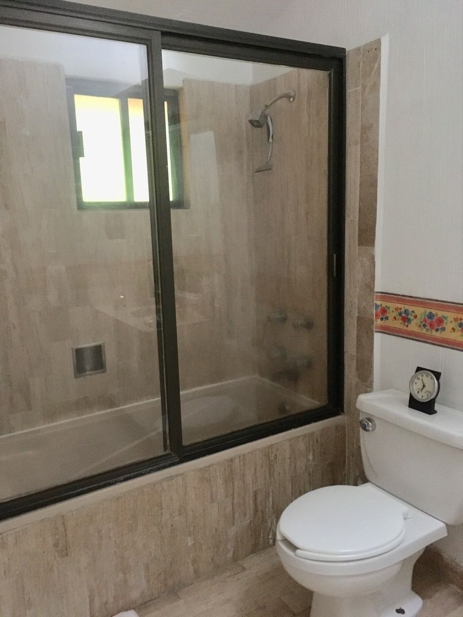 14 de 24: Baño  R principal