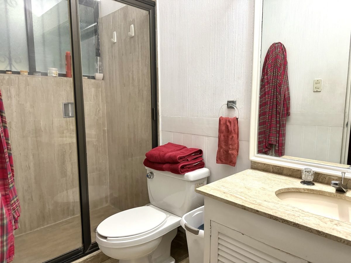 17 de 24: Baño recámara dos