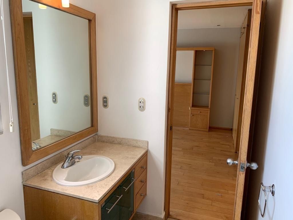 3 de 15: BAÑO COMPLETO CON TINA Y REGADERA EL RECAMARA PRINCIPAL