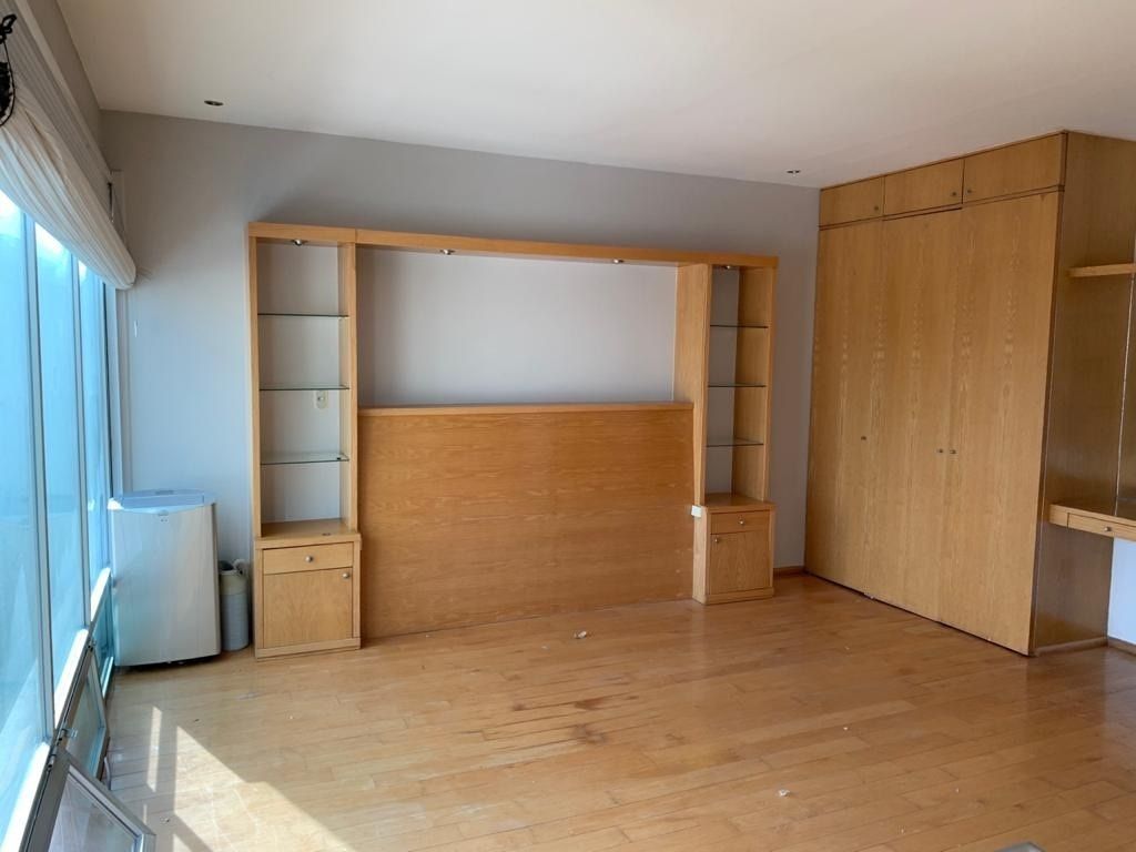 7 de 15: AREA DE RECAMARA PRINCIPAL CON CABECERA Y CLOSETS.
