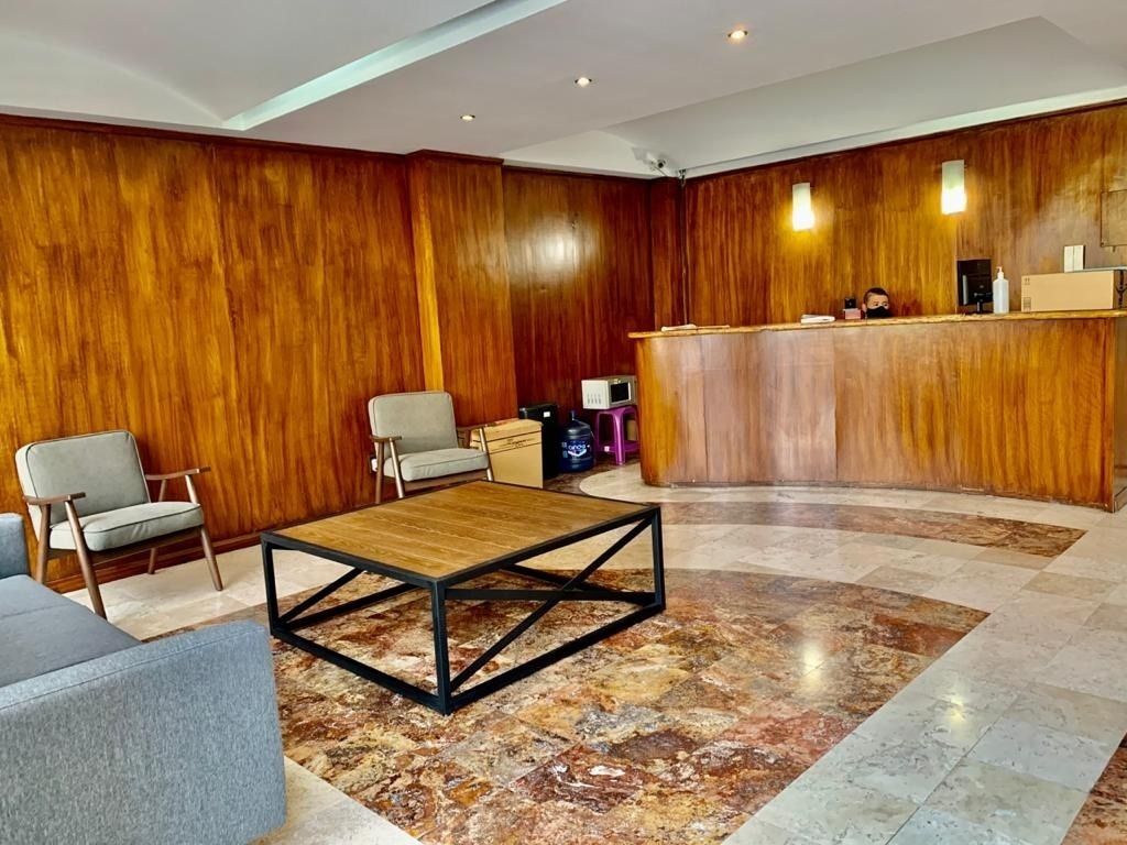 4 de 16: LOBBY