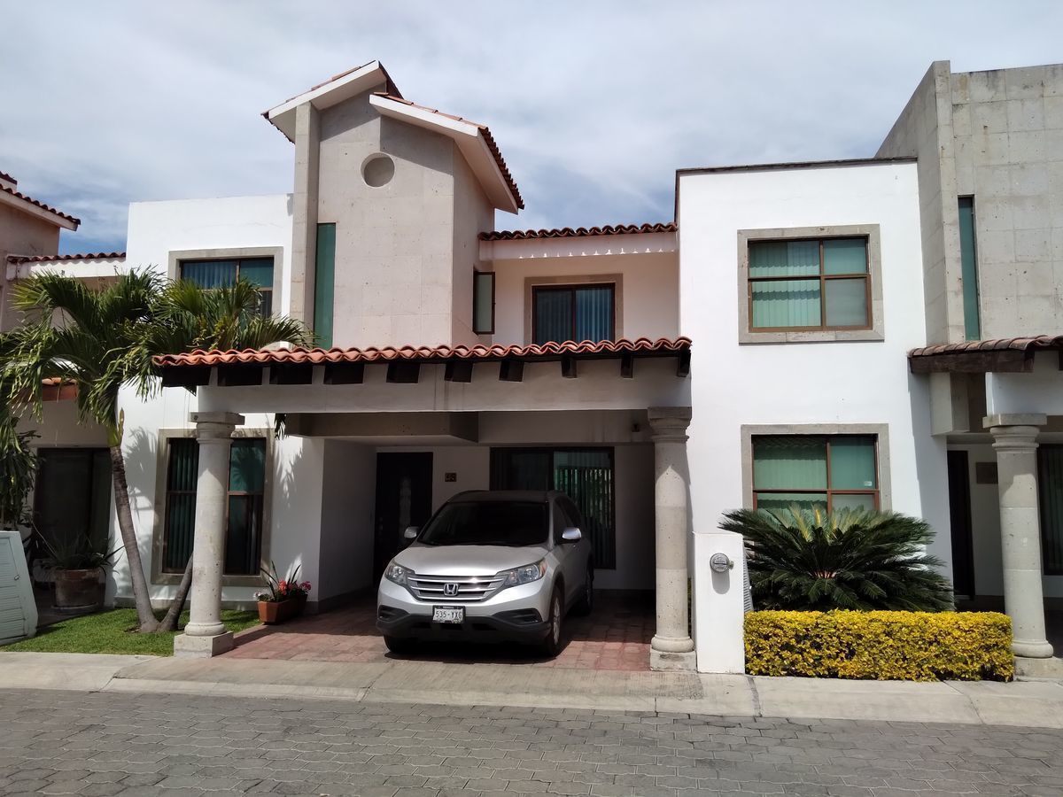 2 de 15: Fachada