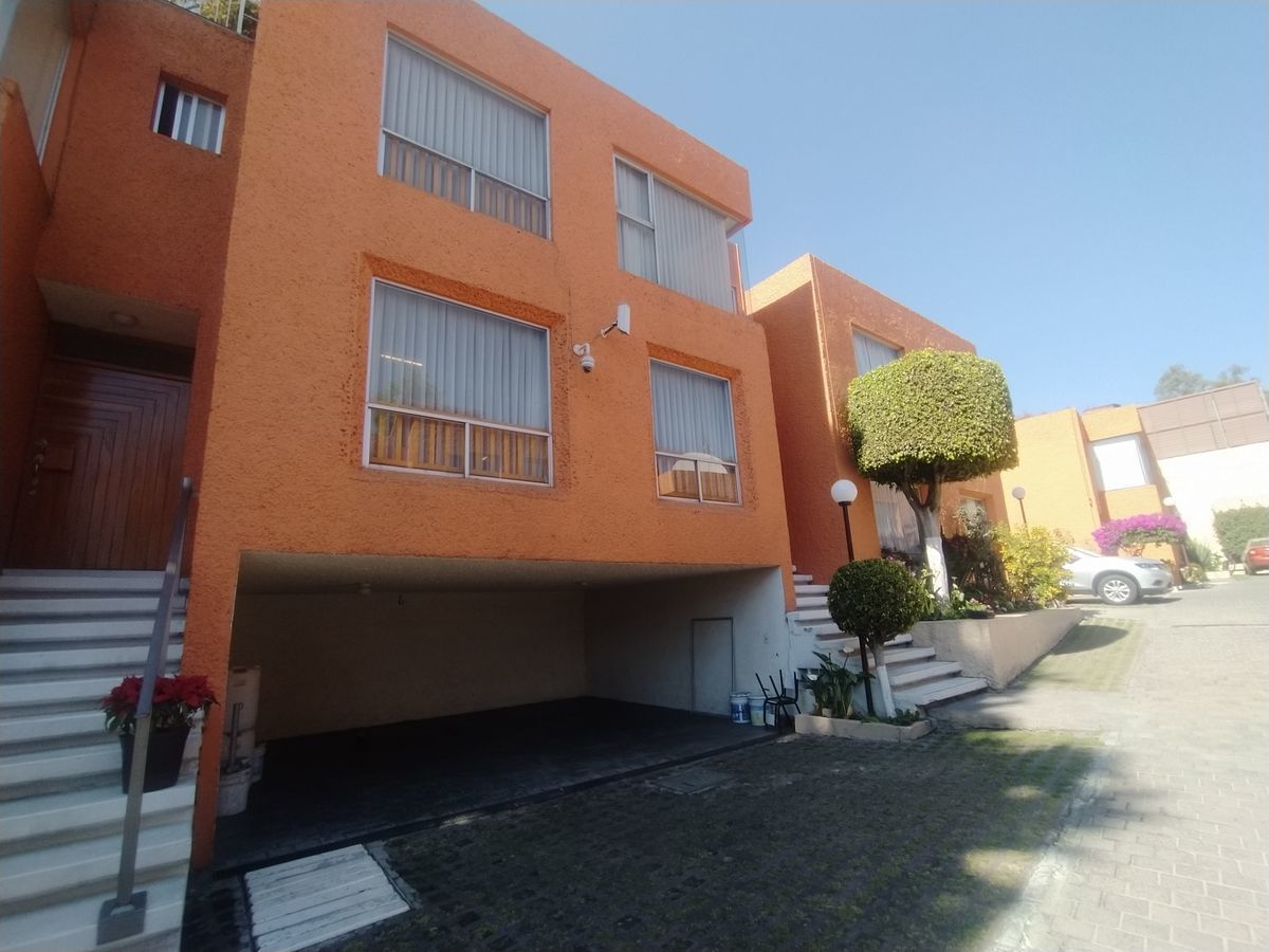 Casa en venta en San Jerónimo Lídice. Cerrada de presa escolta