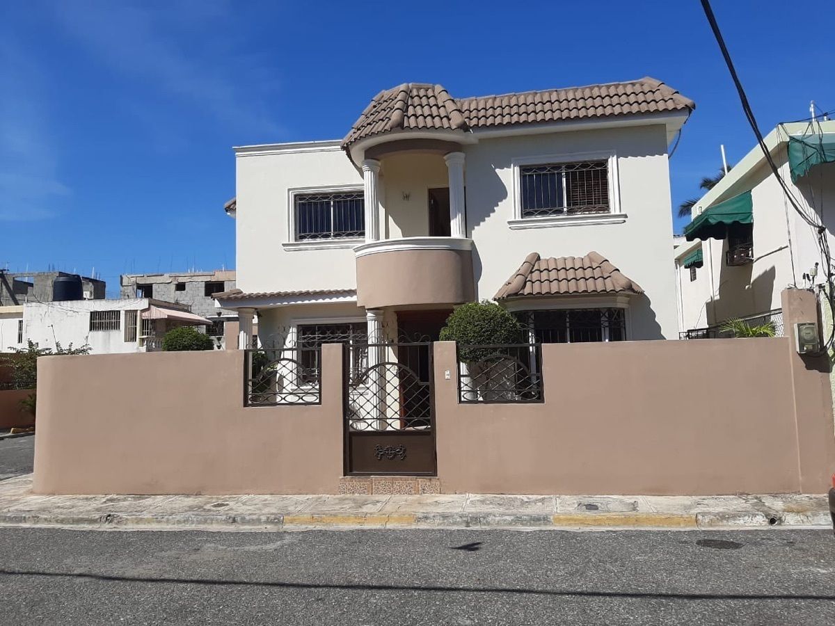 Elegante Casa en venta de 4 habitaciones y excelente distribución |  EasyBroker