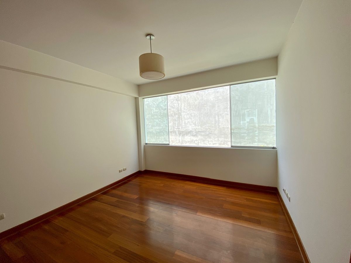 19 de 28: Dormitorio secundario 2 amplio con closet empotrado