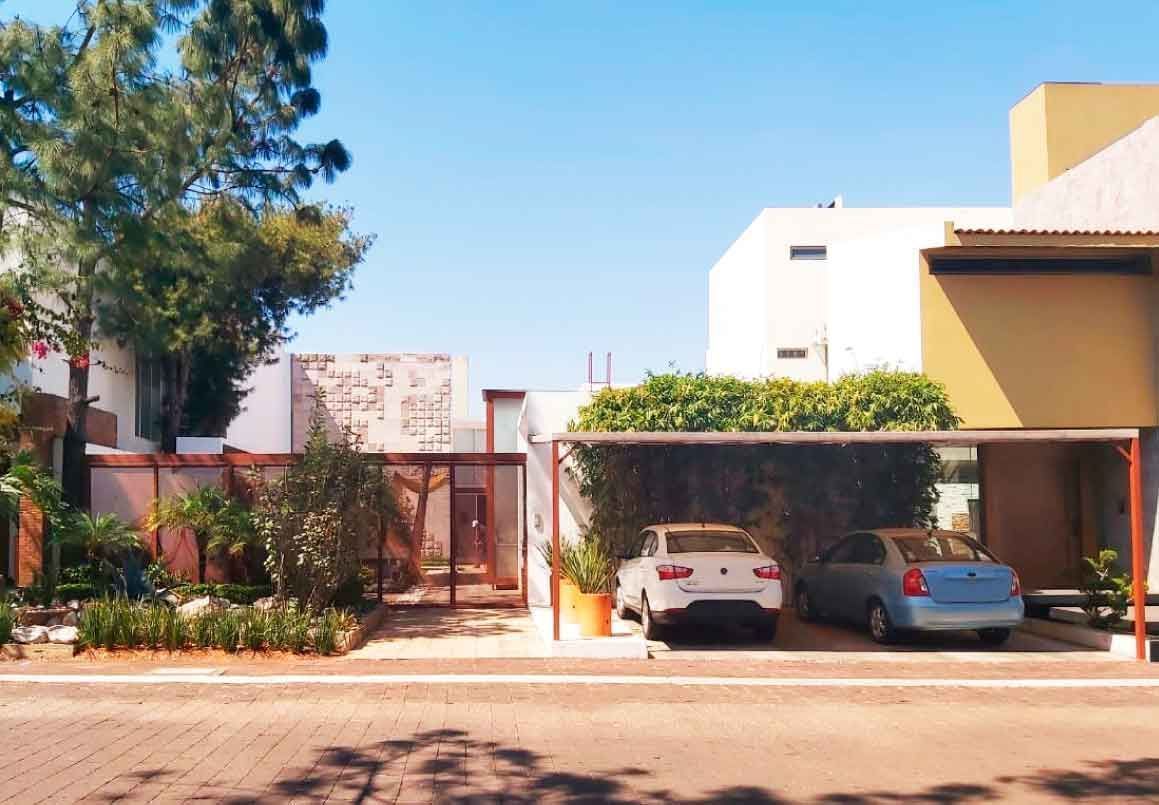 CASA EN VENTA EN VILLAS LOMAS DEL PARAISO, MORELIA | EasyBroker