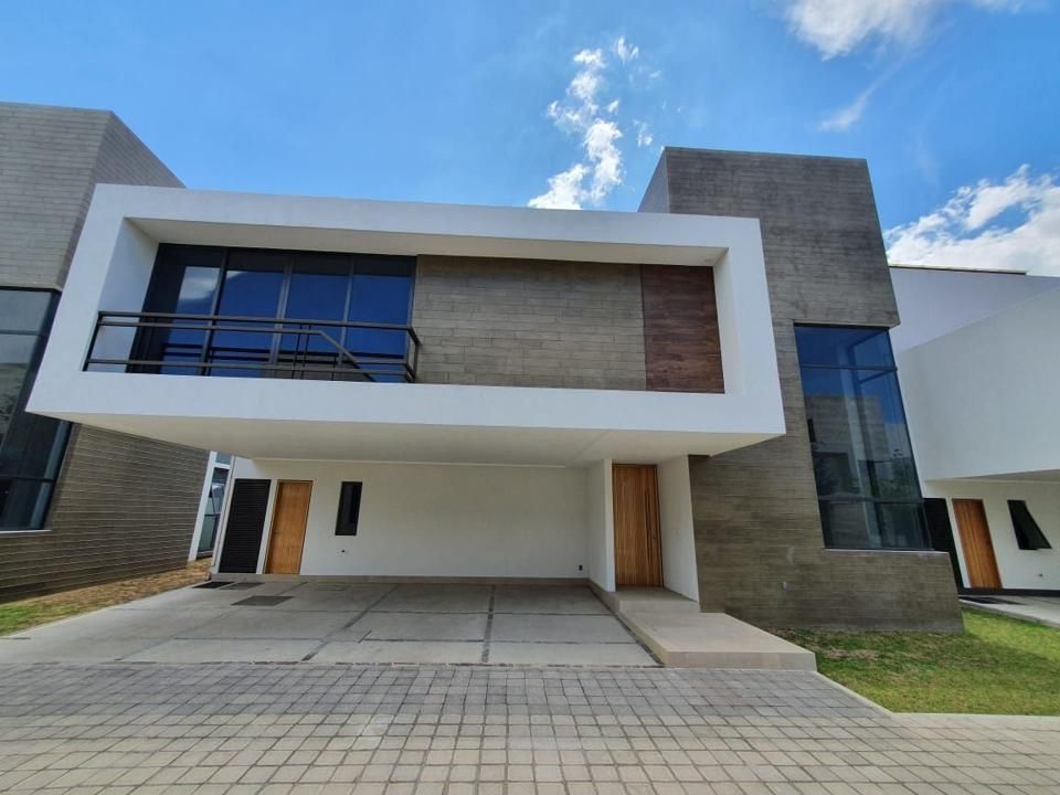 Venta de Casa Nueva en Casas del Bosque Metepec