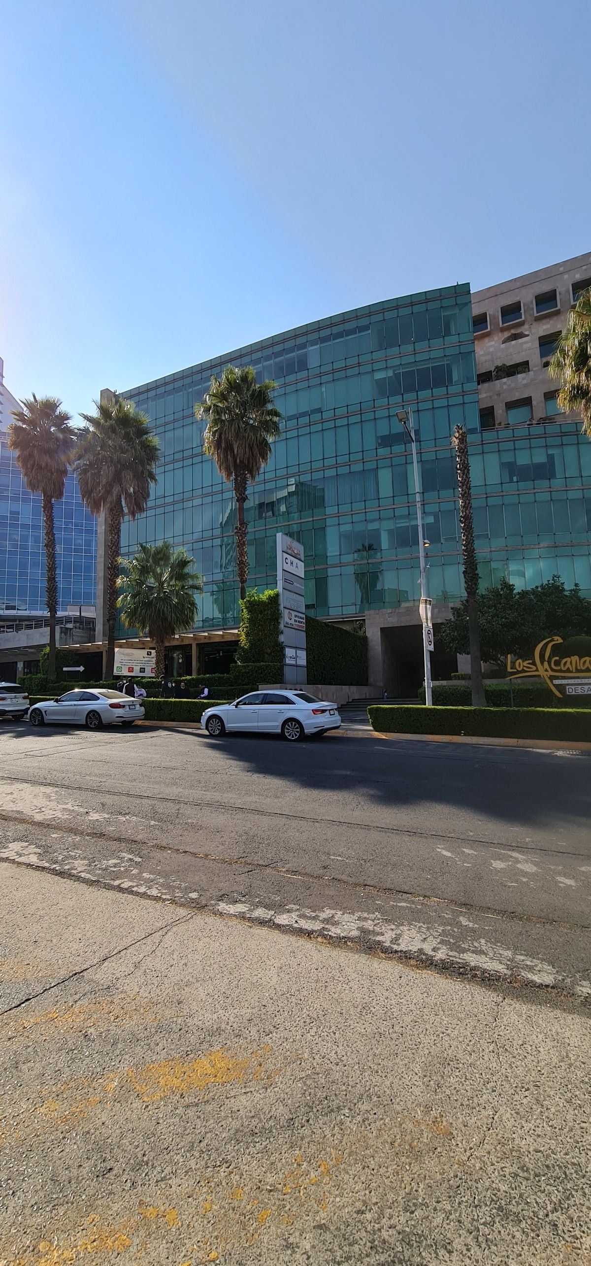 RENTO OFICINA EN SANTA FE $33,000.00 MÁS MANTENIMIENTO $5,500.00 Más IVA