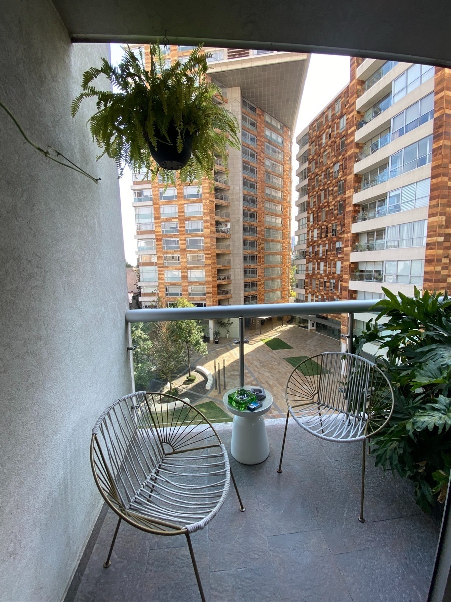 11 de 18: Pequeña terraza/ balcón 