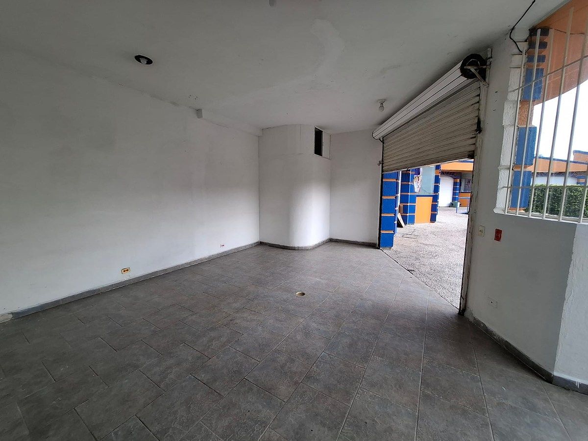 Local F interior, foto 2 de 9
