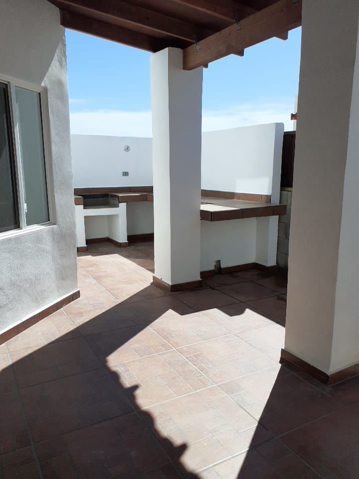 14 de 17: Patio trasero  con barra y asador