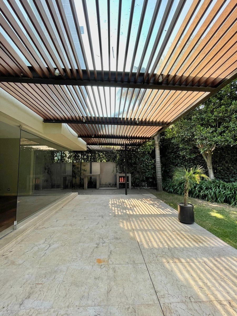 5 of 37: terraza techada