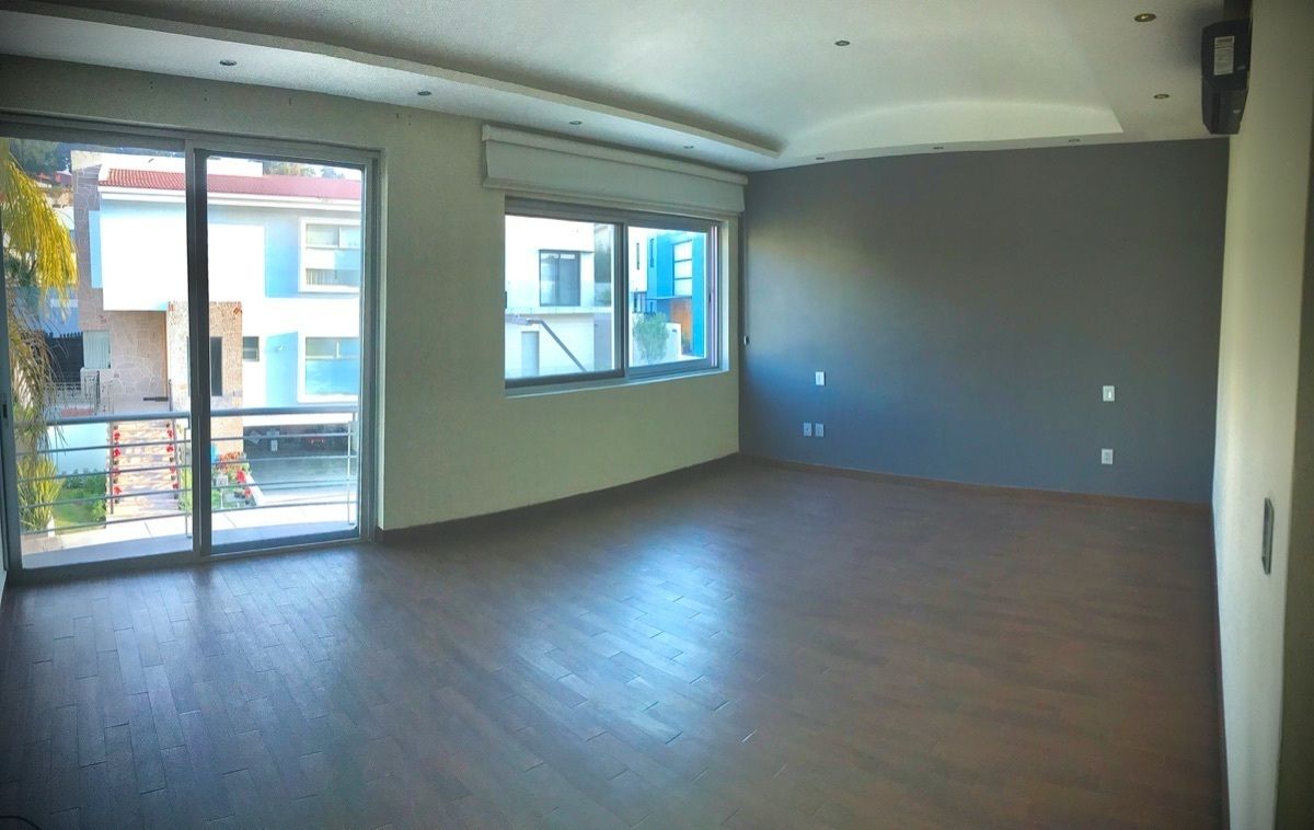 20 de 29: Cuarto Principal con balcón y aire acondicionado