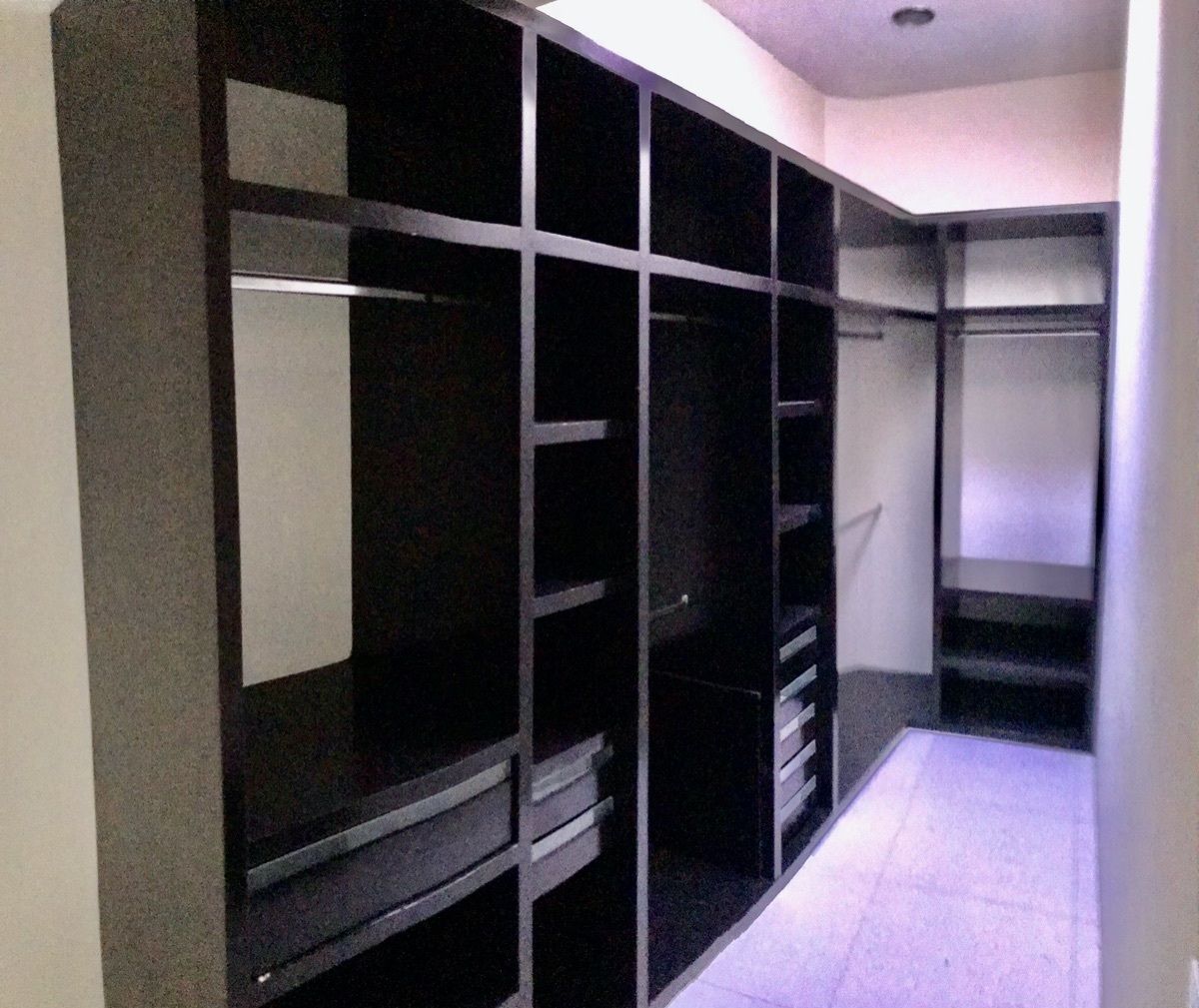21 de 29: Vestidor principal