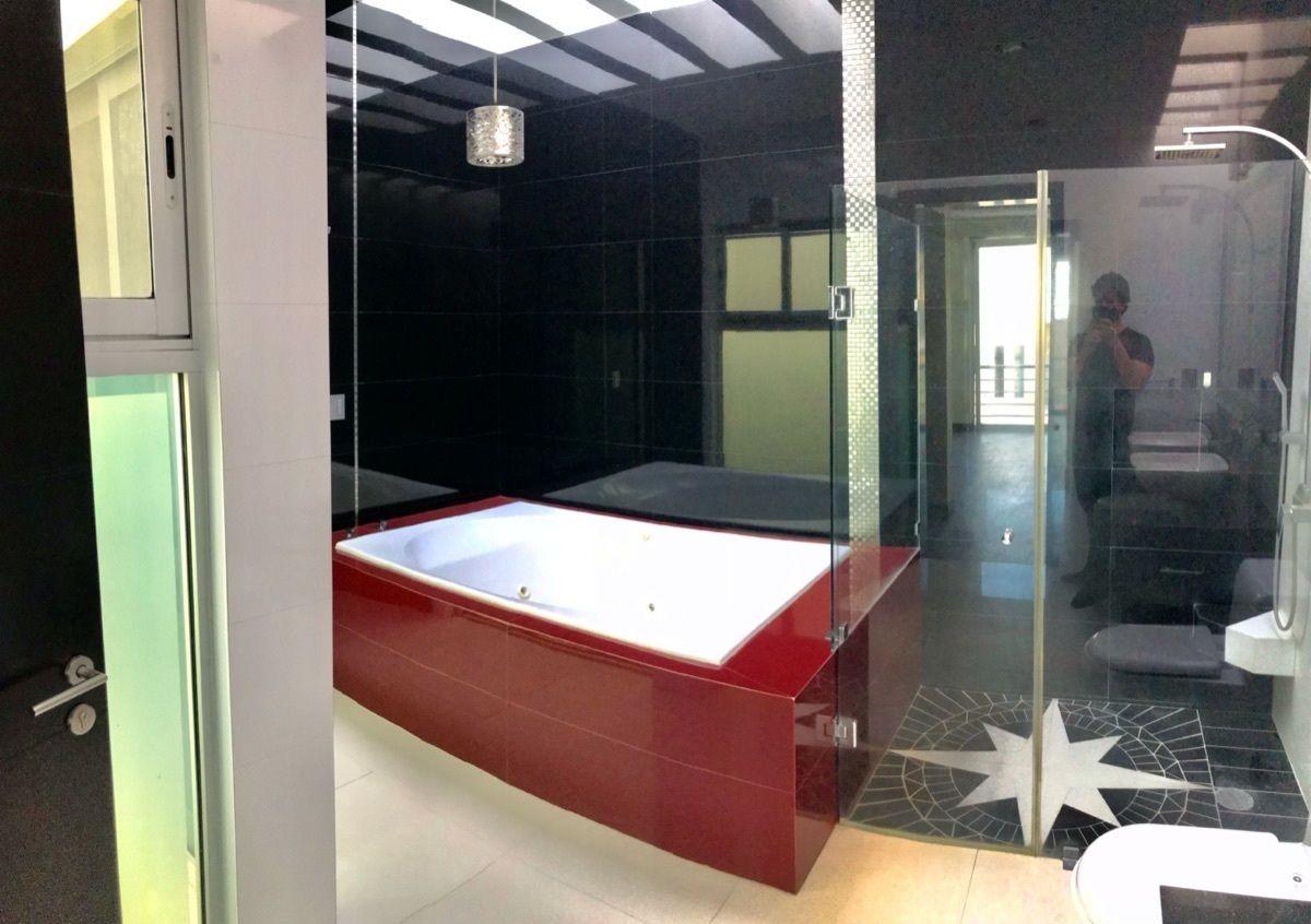 23 de 29: Jacuzzi baño principal