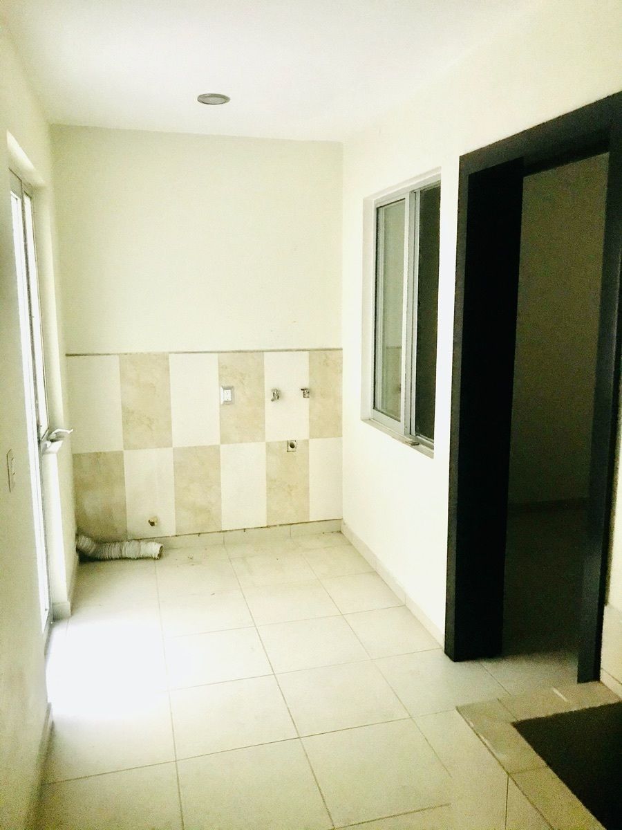 29 de 29: Area con cuarto de servicio