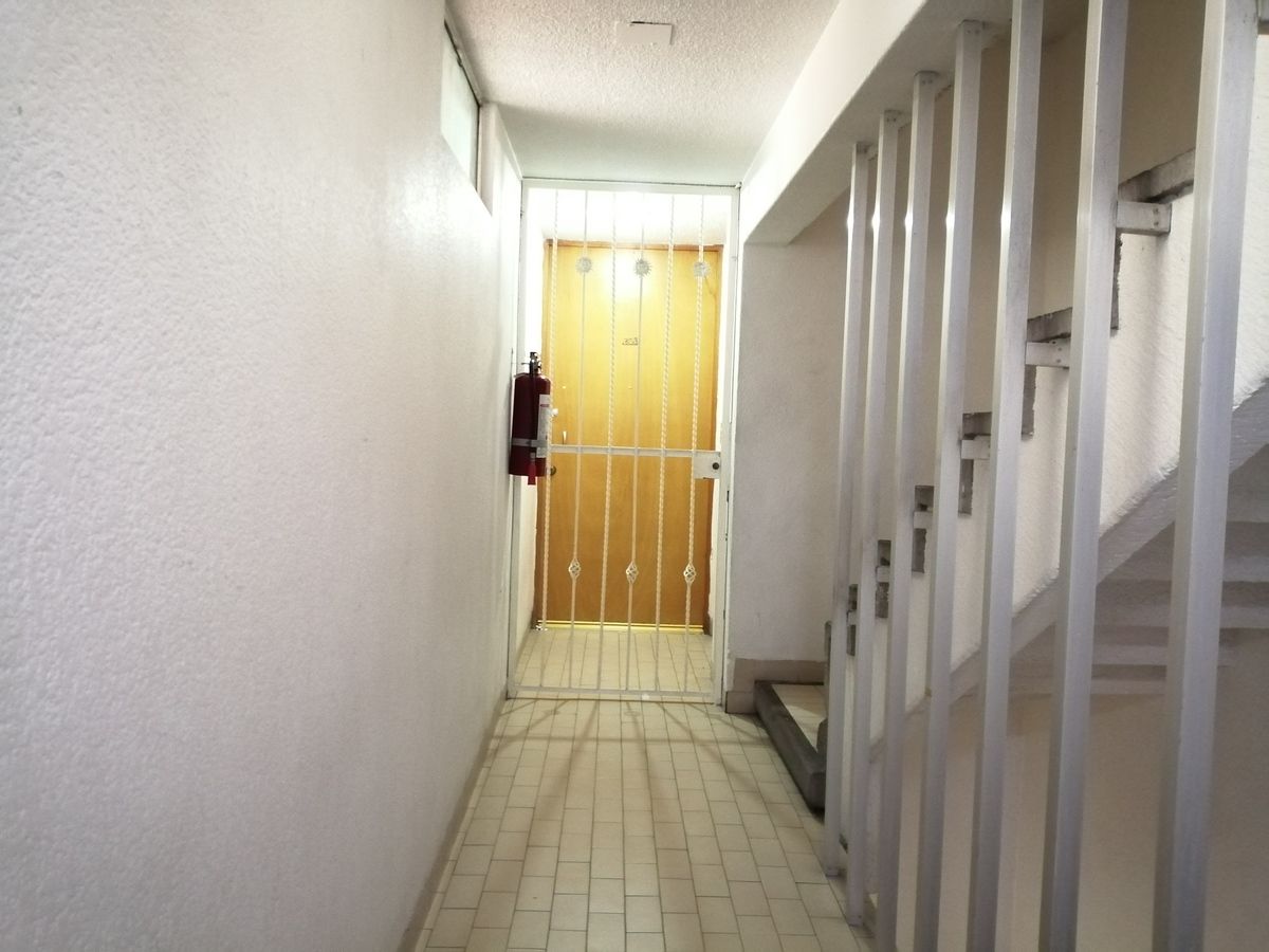 4 de 19: Entrada a Departamento