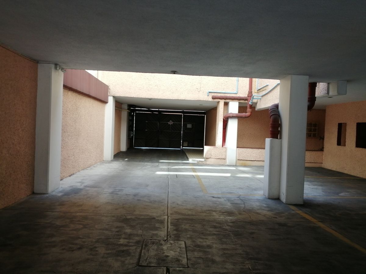 5 de 19: Entrada a Garaje 