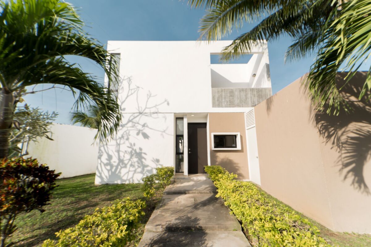 1 de 12: Fachada Principal
