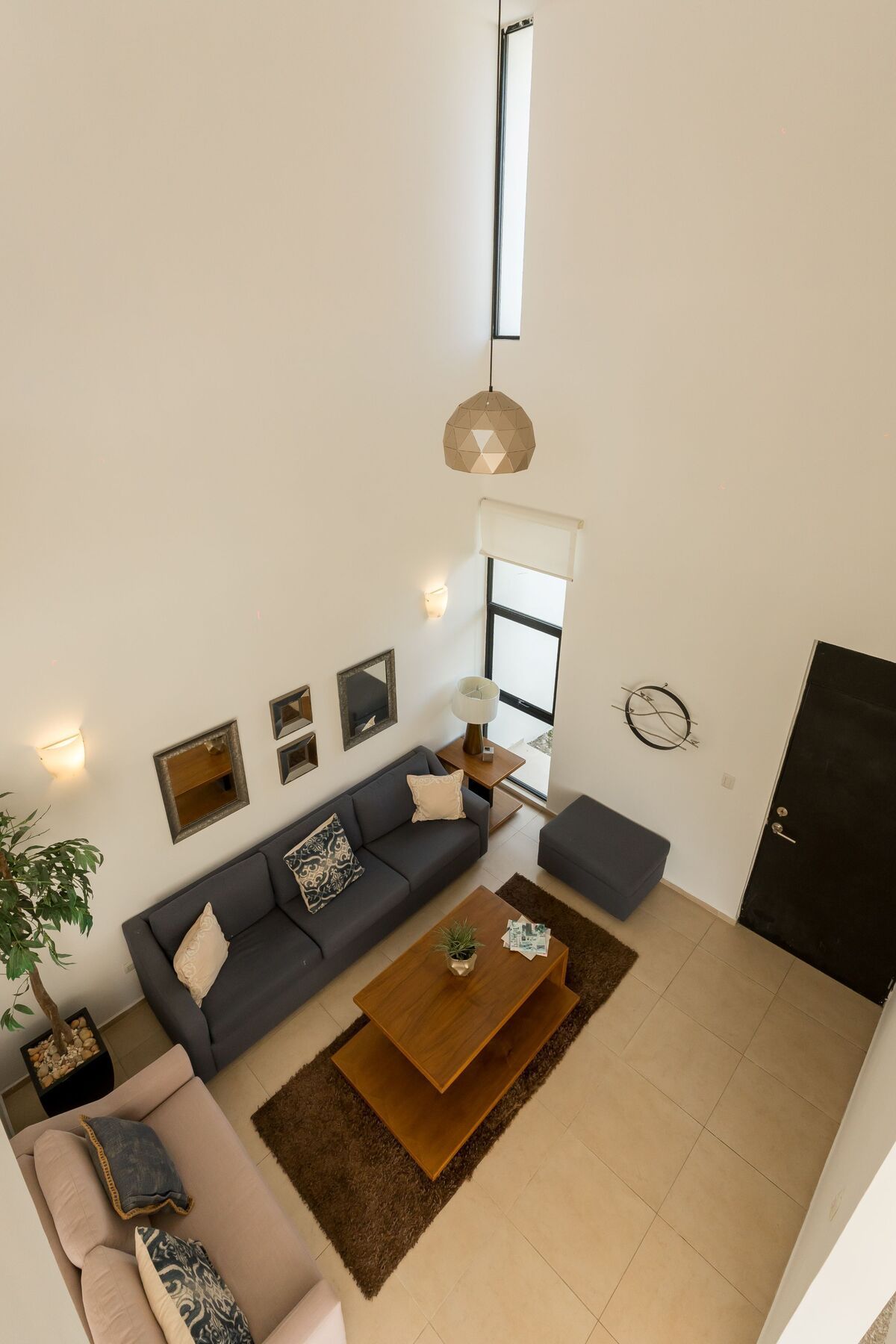 2 de 14: Sala a Doble Altura