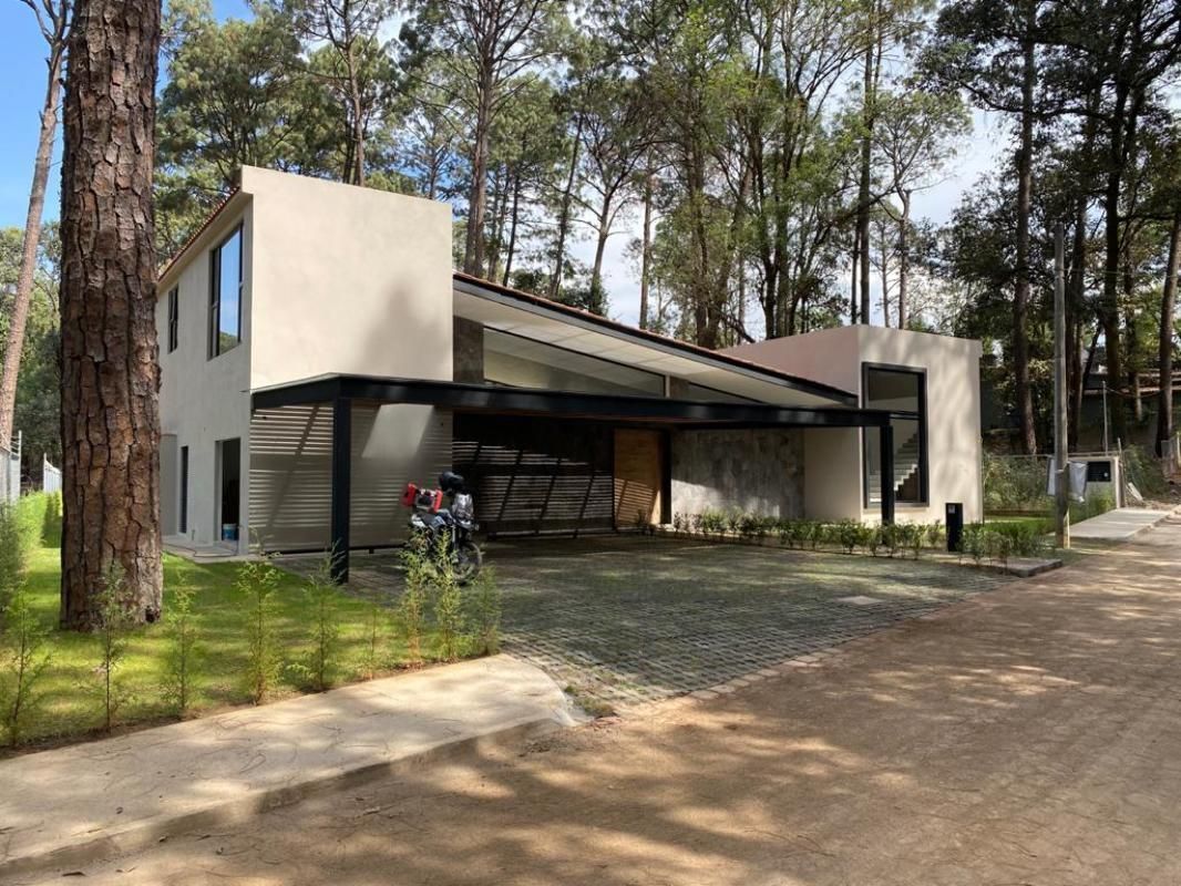 CASA EN VENTA EN AVÁNDARO, VALLE DE BRAVO.