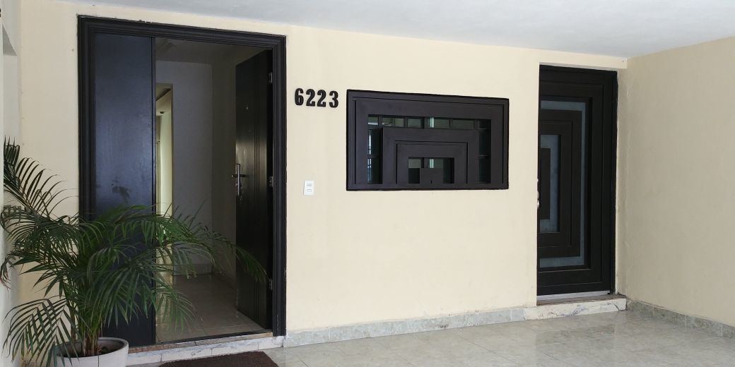 2 de 29: Entrada principal y entrada a cuarto independiente
