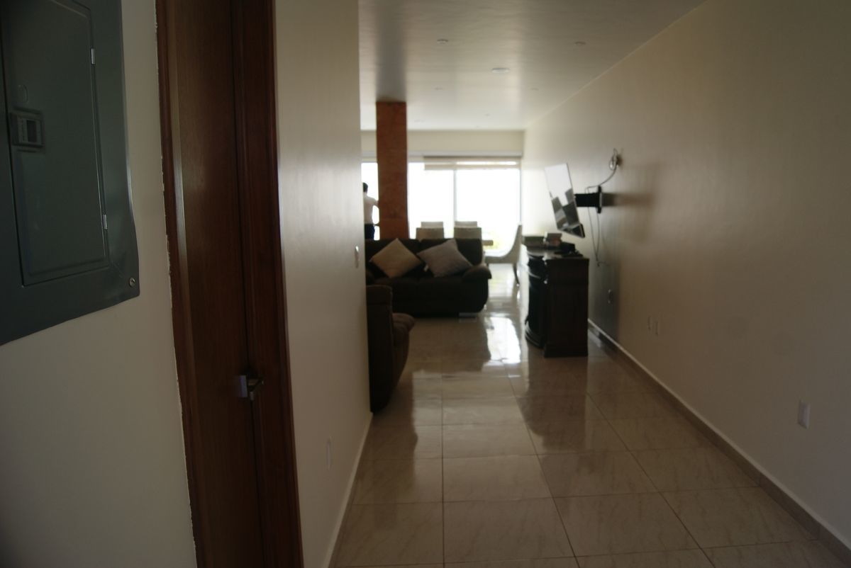 FABULOSA CASA A UN COSTADO DE LA PLAZA 