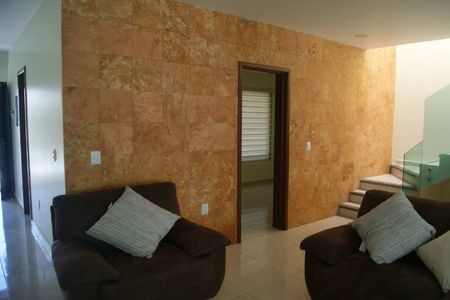 FABULOSA CASA A UN COSTADO DE LA PLAZA OUTLET