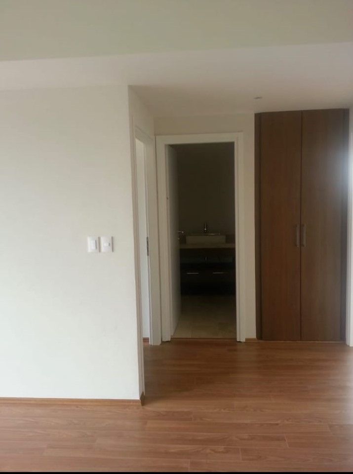 6 de 25: recamara acceso vestidor 